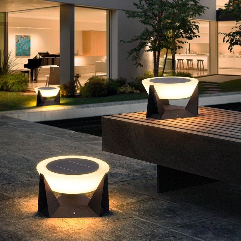 SolarLuxe – Luxe Buitenlamp op Zonne-energie met Modern Design voor Tuin en Terras Livara